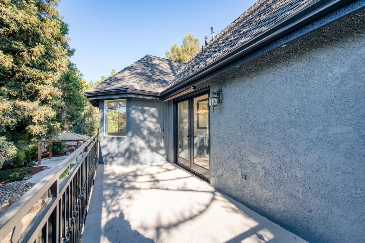 348 E Sunnyside Ave, Visalia, CA 93277