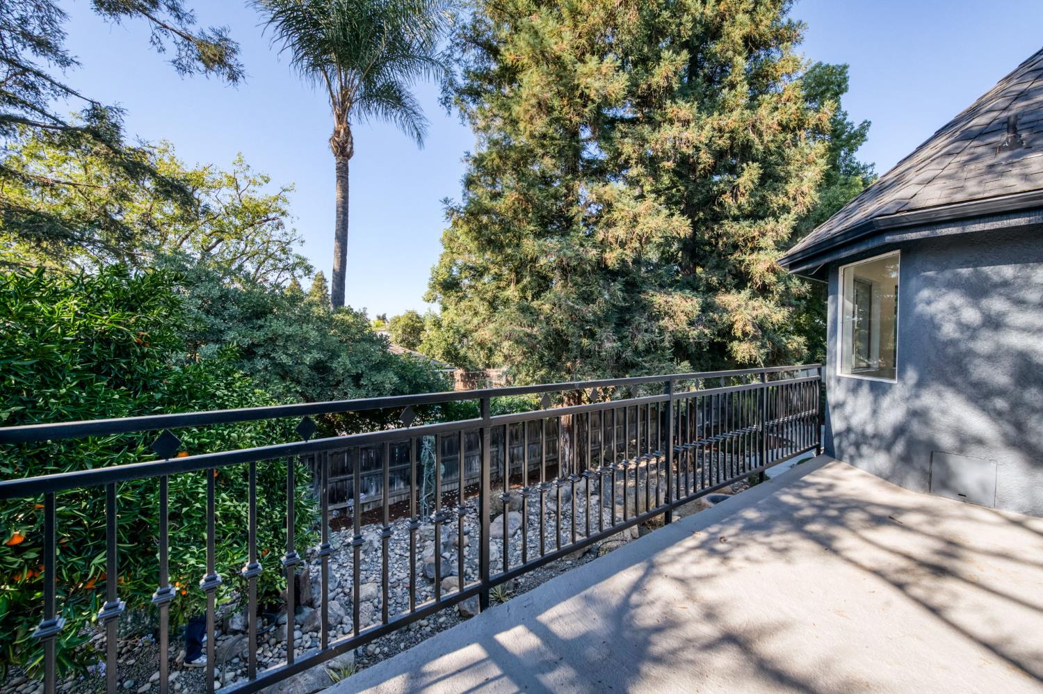 348 E Sunnyside Ave, Visalia, CA 93277