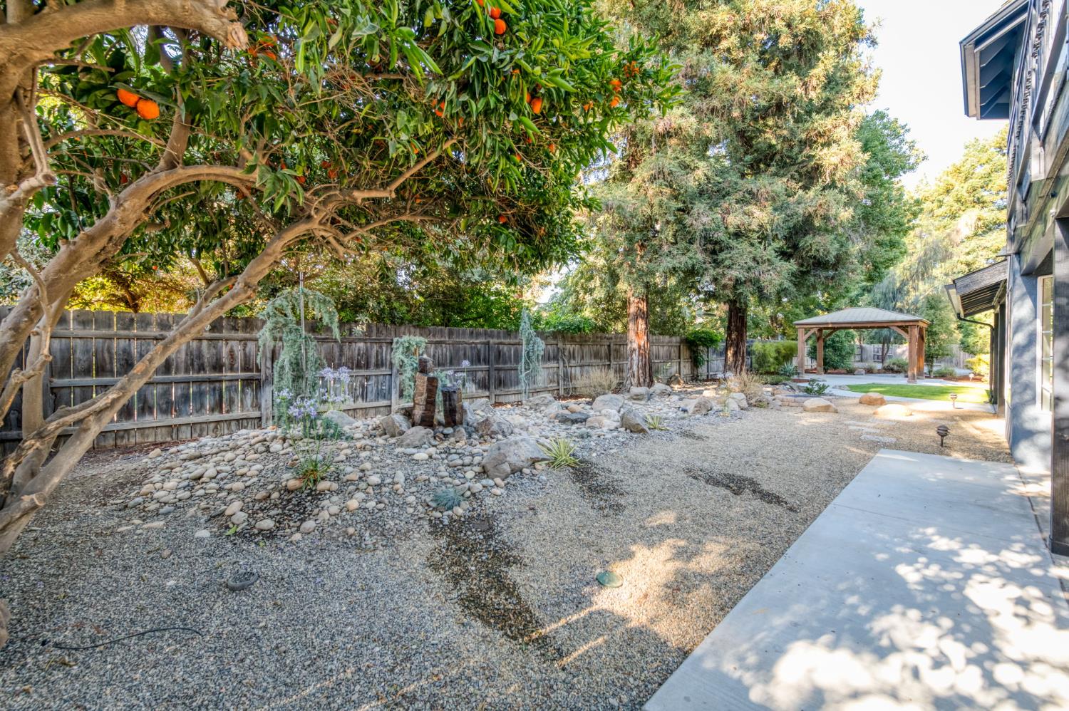 348 E Sunnyside Ave, Visalia, CA 93277