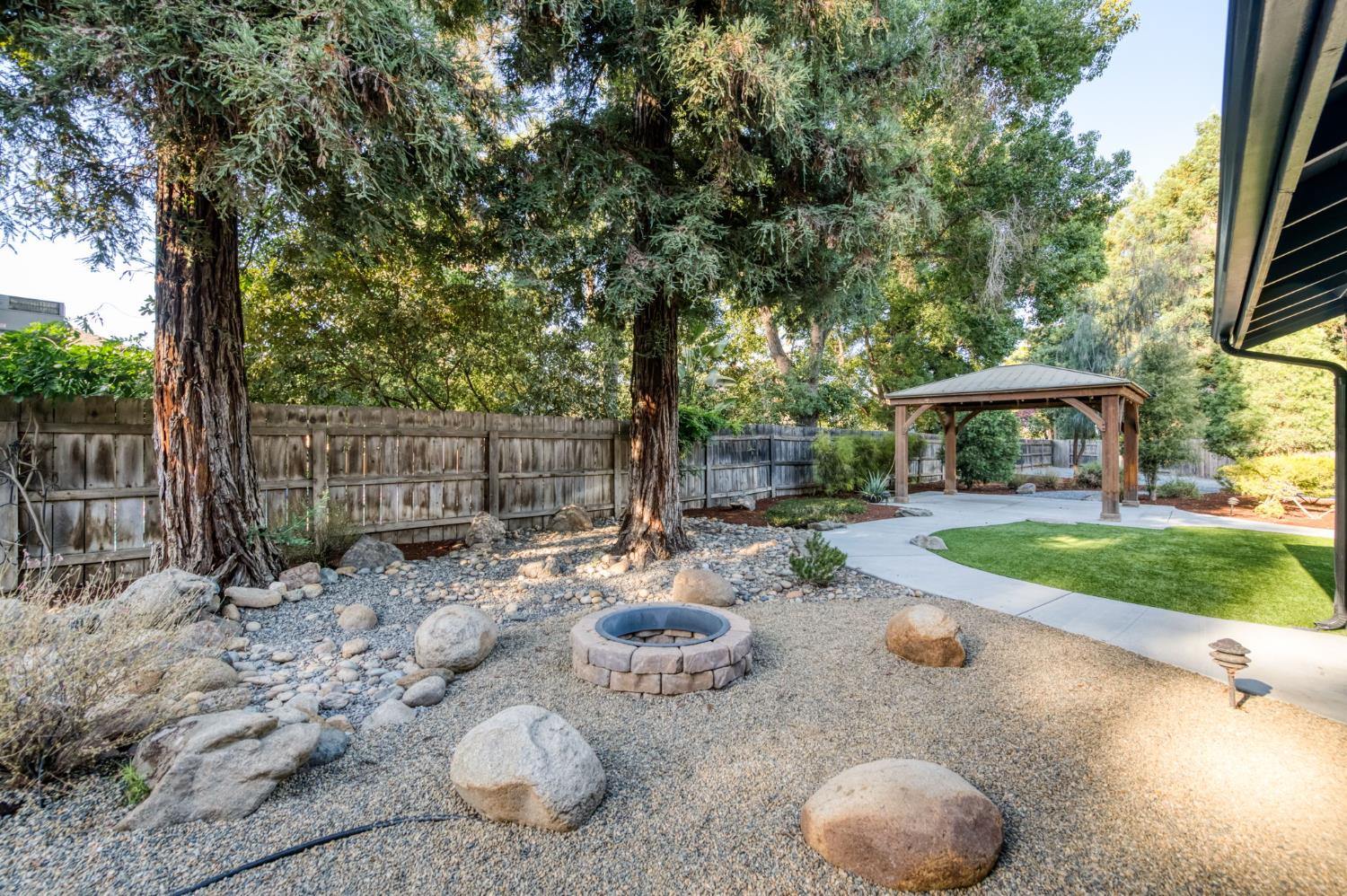 348 E Sunnyside Ave, Visalia, CA 93277
