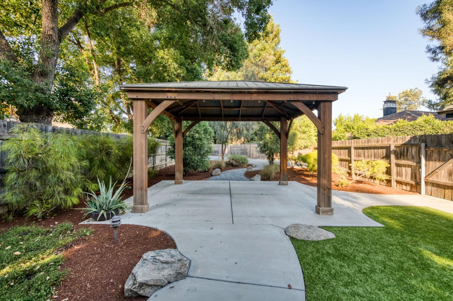 348 E Sunnyside Ave, Visalia, CA 93277