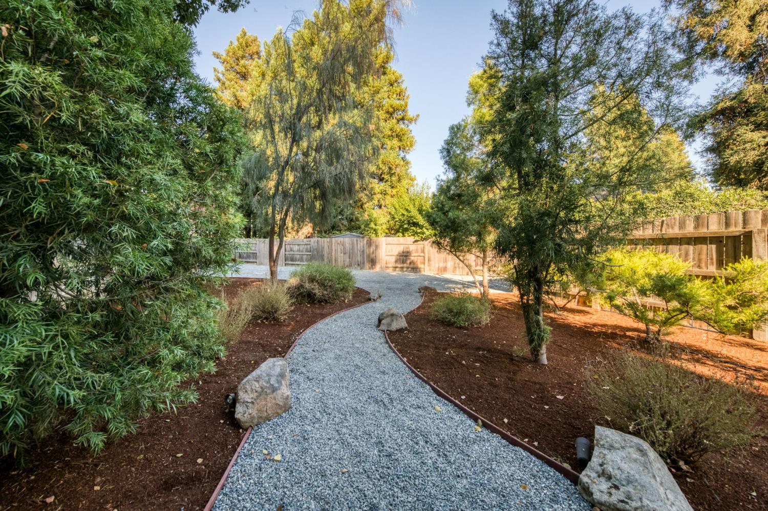 348 E Sunnyside Ave, Visalia, CA 93277