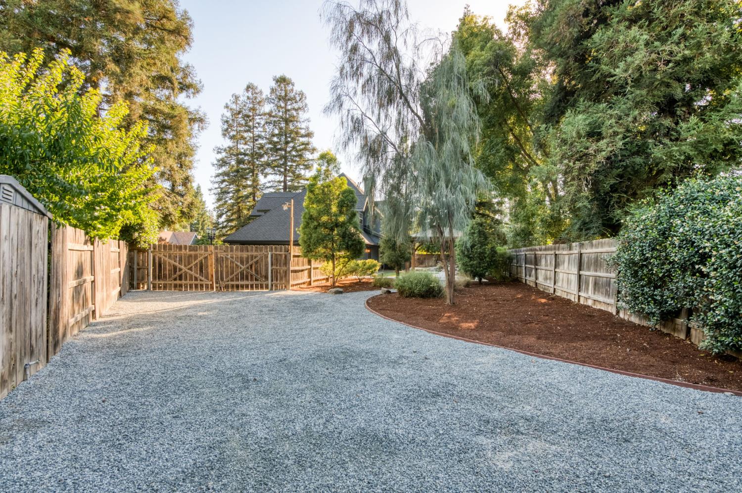 348 E Sunnyside Ave, Visalia, CA 93277