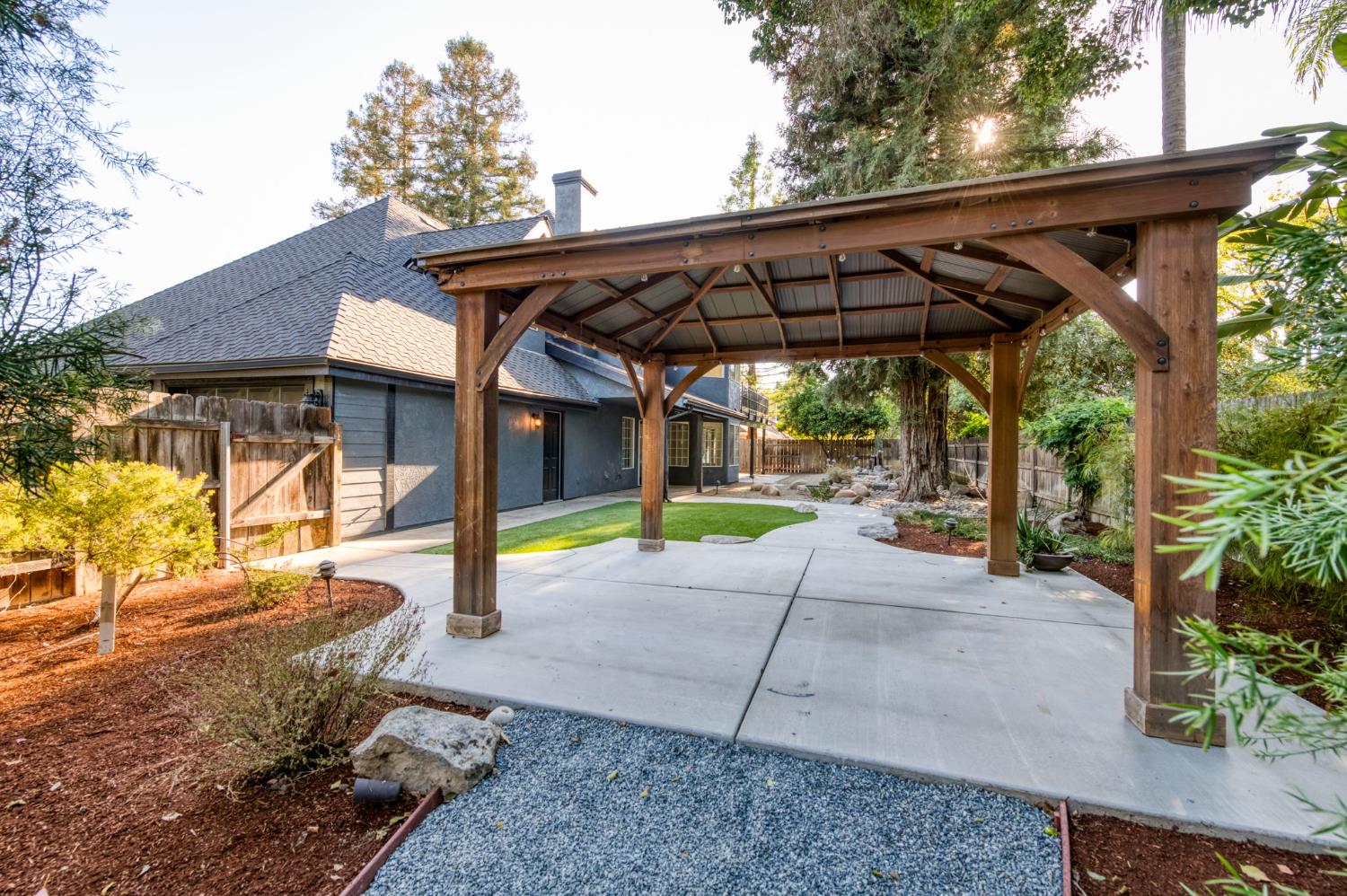 348 E Sunnyside Ave, Visalia, CA 93277