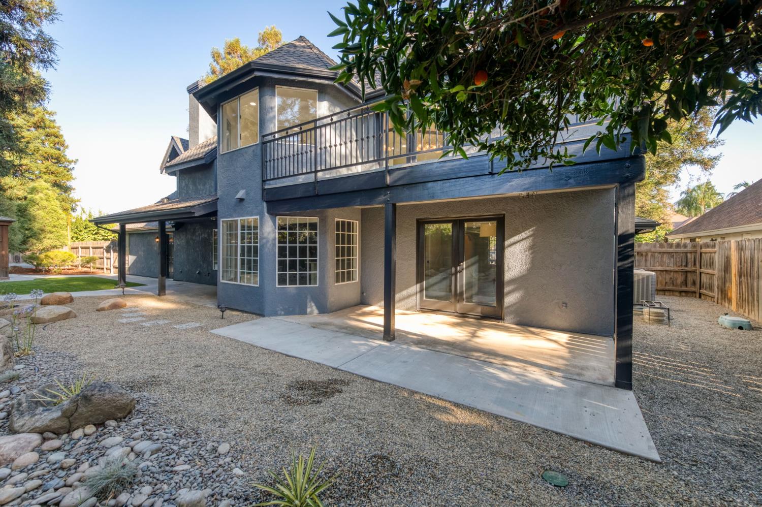 348 E Sunnyside Ave, Visalia, CA 93277