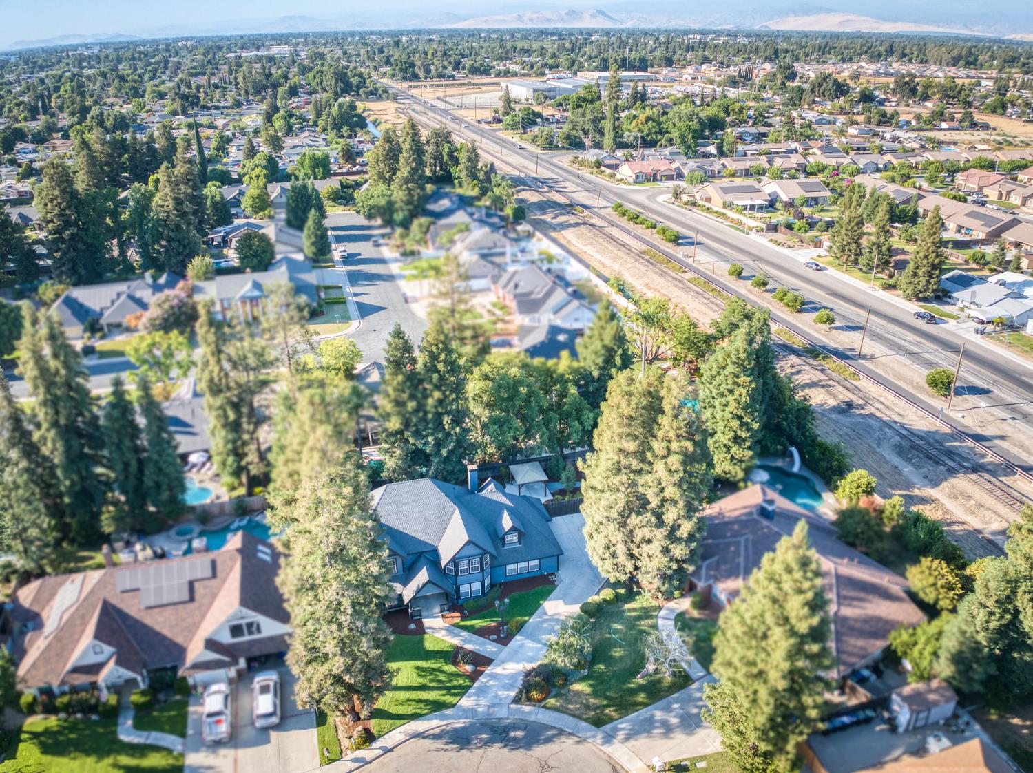 348 E Sunnyside Ave, Visalia, CA 93277