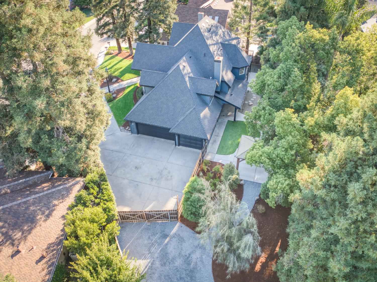 348 E Sunnyside Ave, Visalia, CA 93277