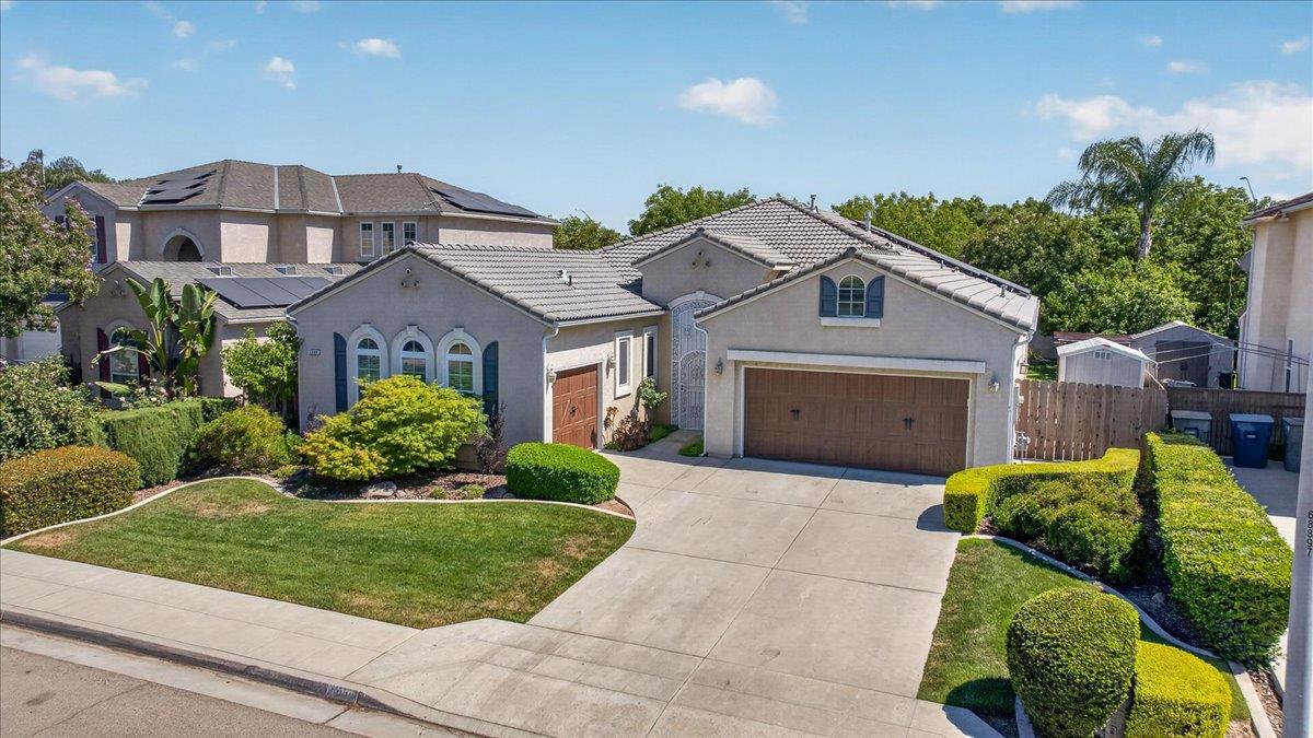 5688 E Christine Ave, Fresno, CA 93727