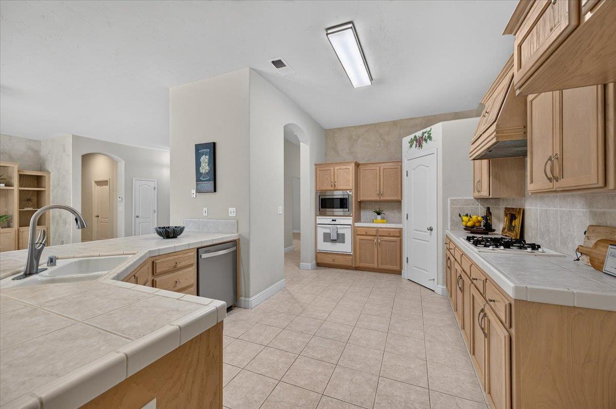 5688 E Christine Ave, Fresno, CA 93727