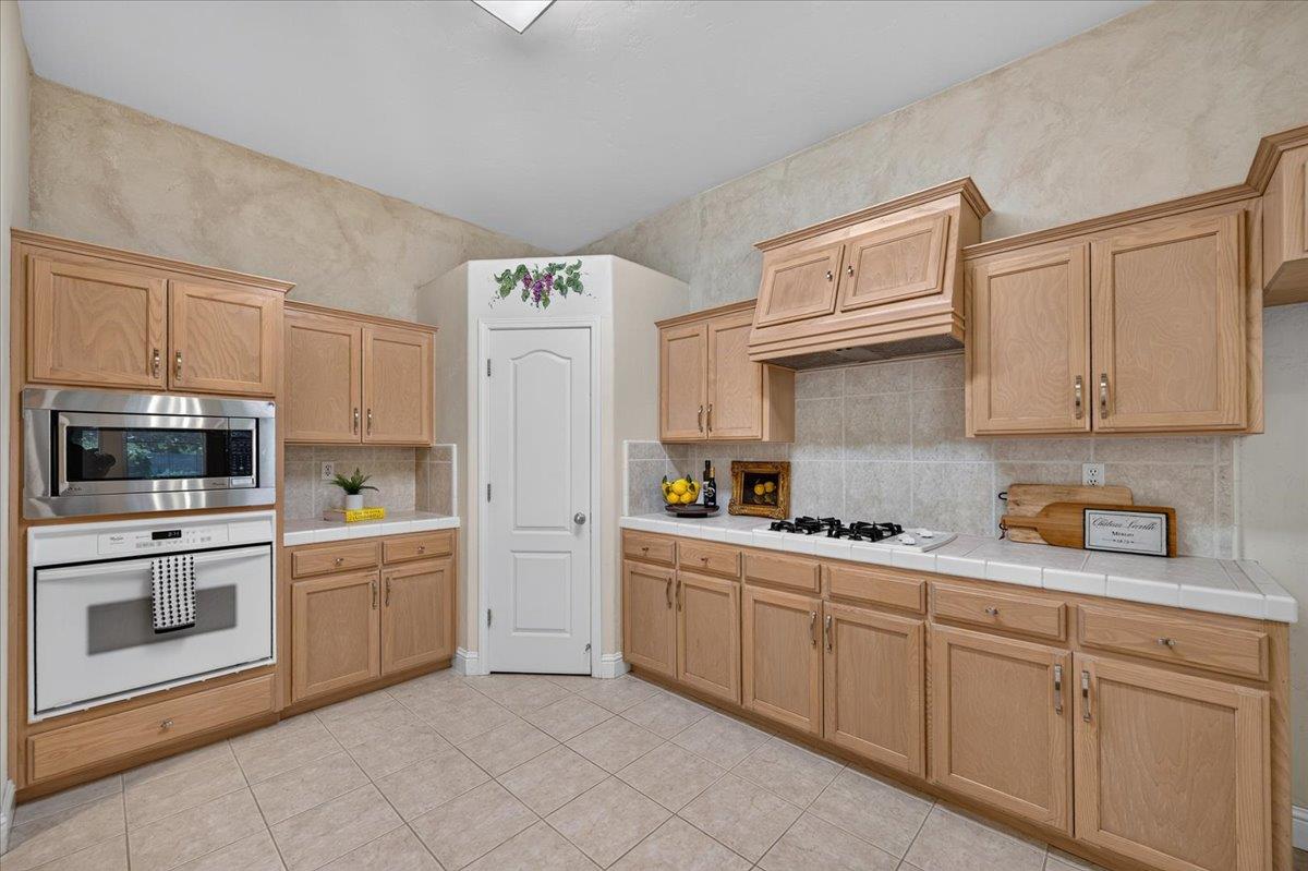 5688 E Christine Ave, Fresno, CA 93727