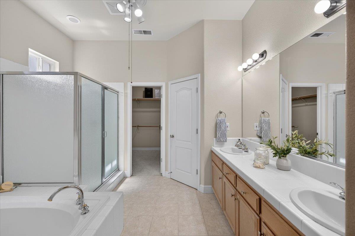 5688 E Christine Ave, Fresno, CA 93727