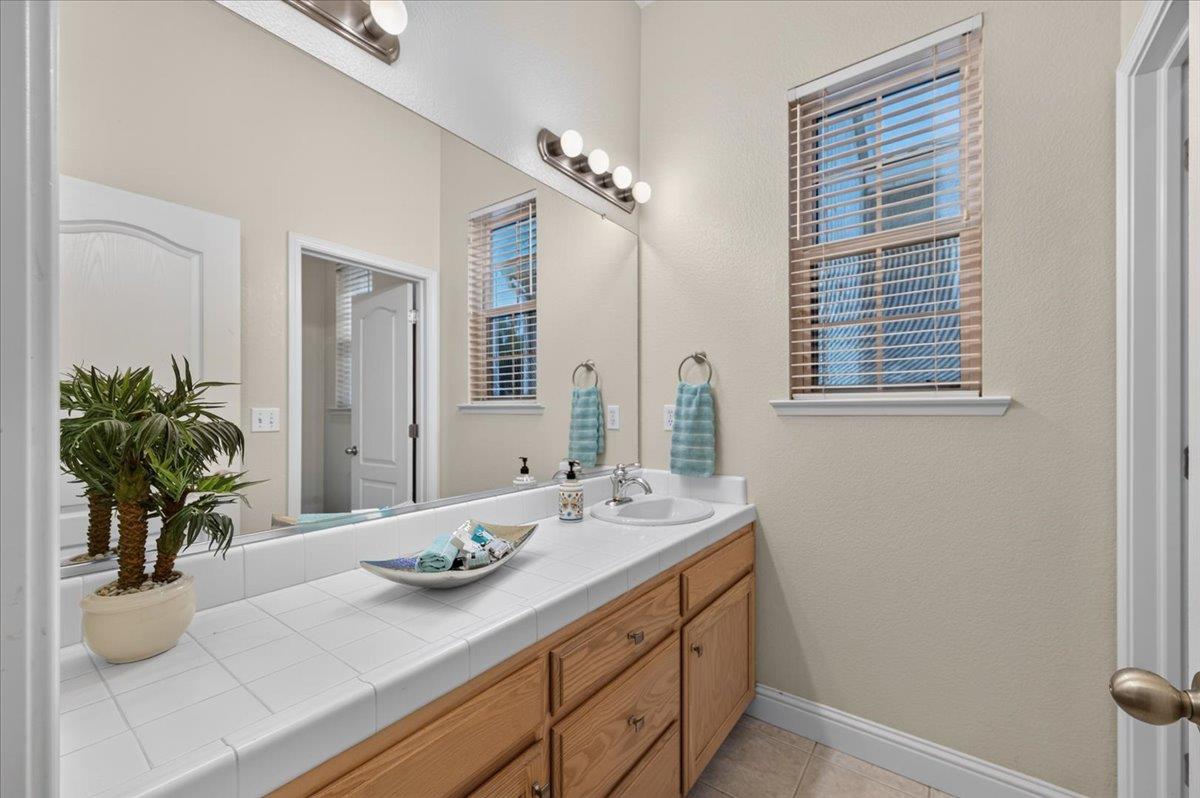 5688 E Christine Ave, Fresno, CA 93727