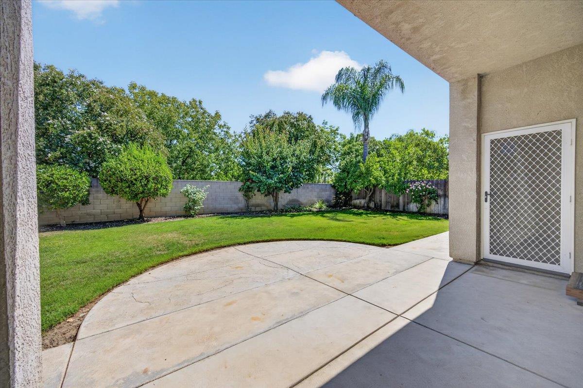 5688 E Christine Ave, Fresno, CA 93727