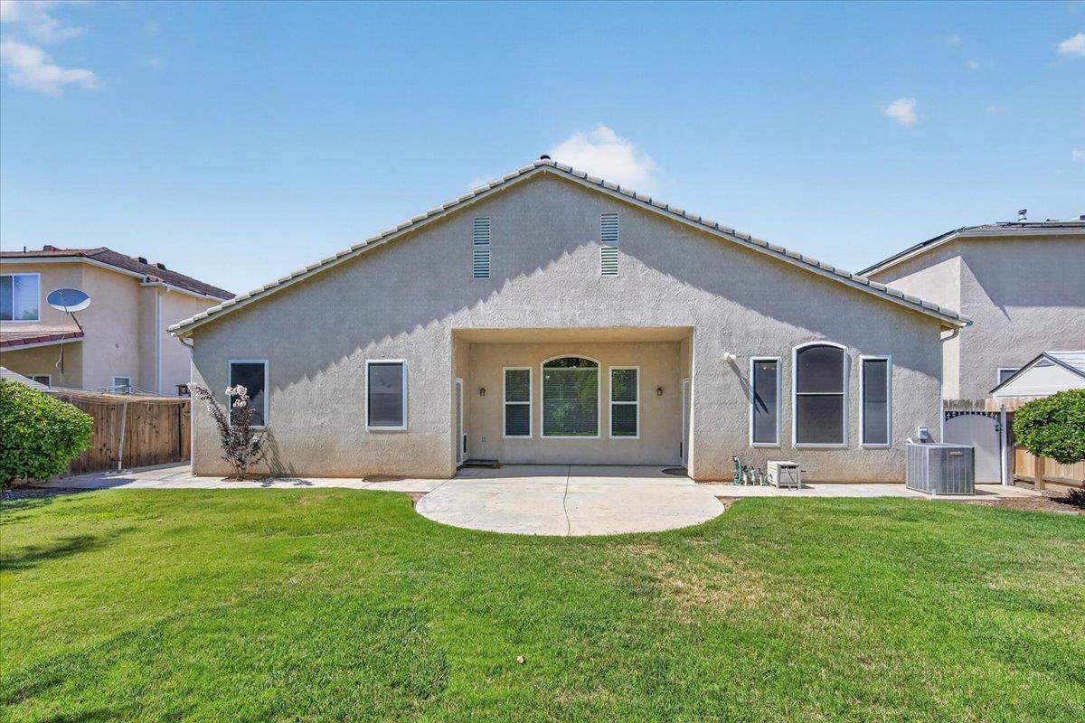 5688 E Christine Ave, Fresno, CA 93727