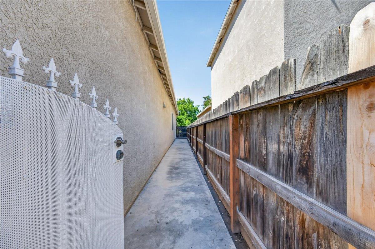 5688 E Christine Ave, Fresno, CA 93727