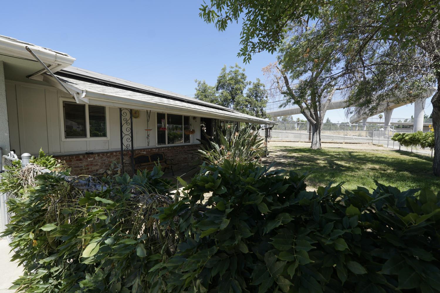 735 765 N Winery Ave, Fresno, CA 93727