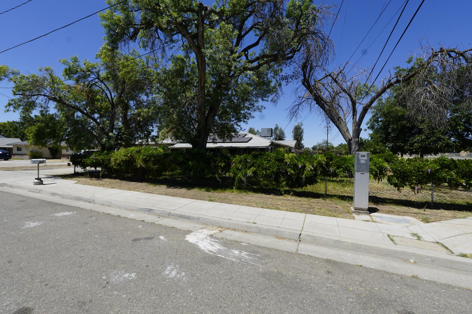 735 765 N Winery Ave, Fresno, CA 93727