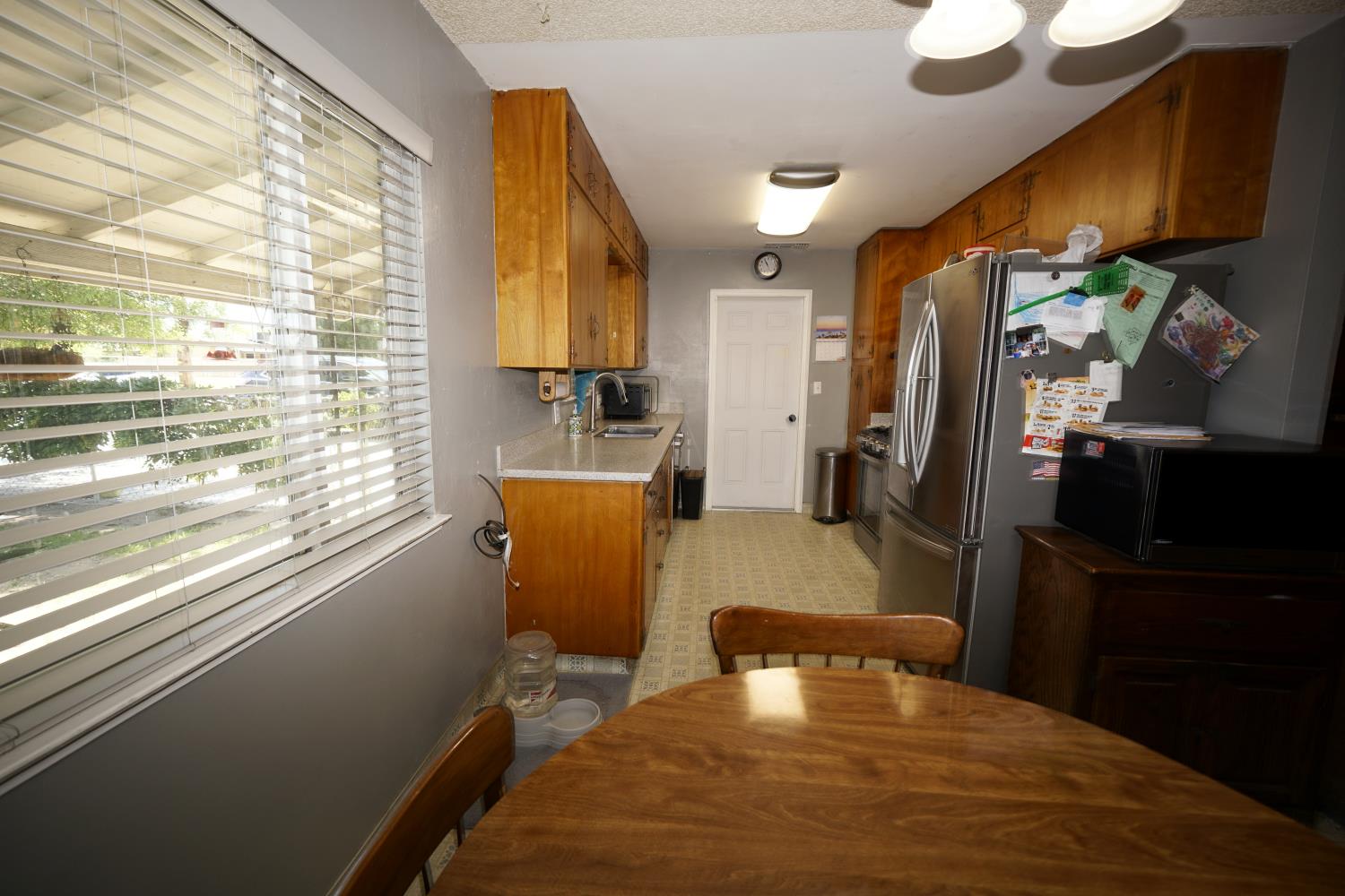 735 765 N Winery Ave, Fresno, CA 93727
