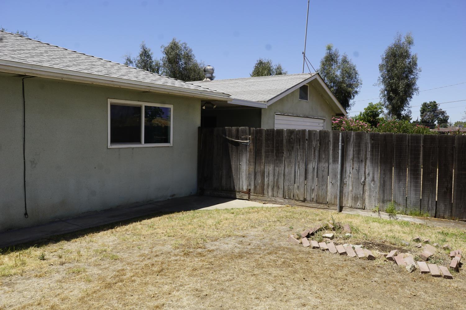 735 765 N Winery Ave, Fresno, CA 93727