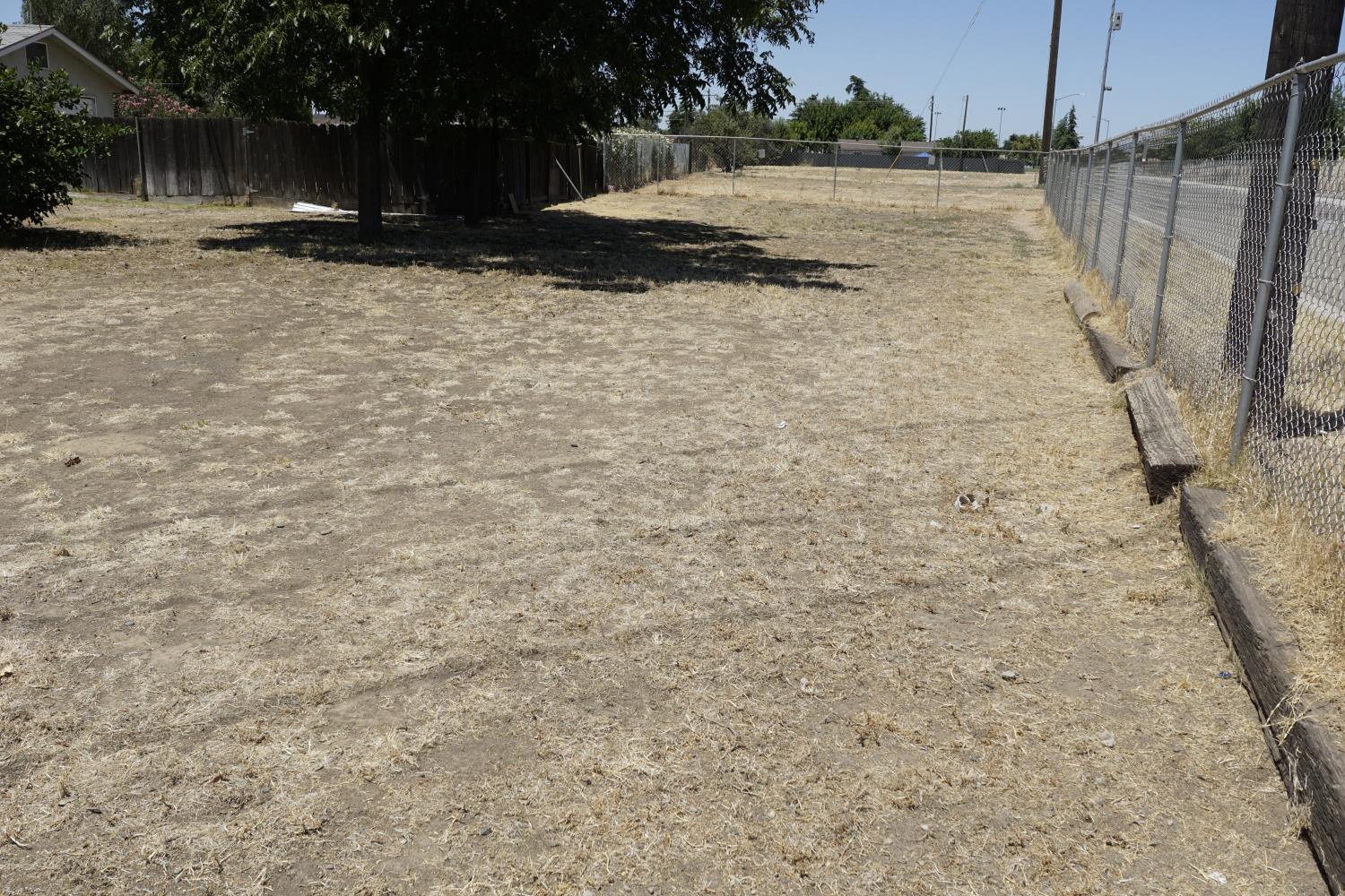 735 765 N Winery Ave, Fresno, CA 93727