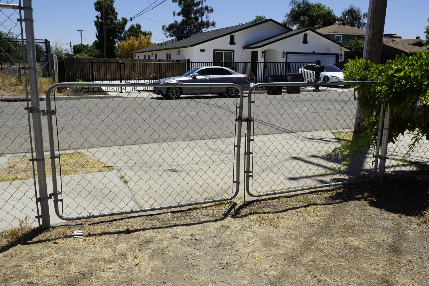 735 765 N Winery Ave, Fresno, CA 93727