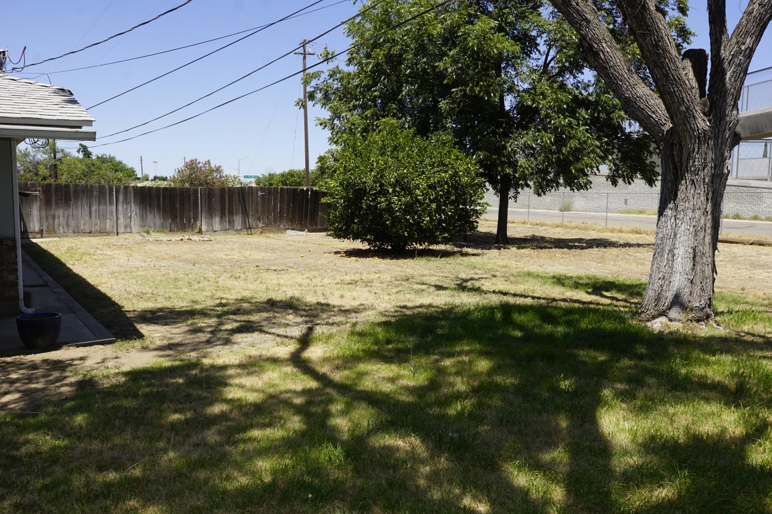 735 765 N Winery Ave, Fresno, CA 93727