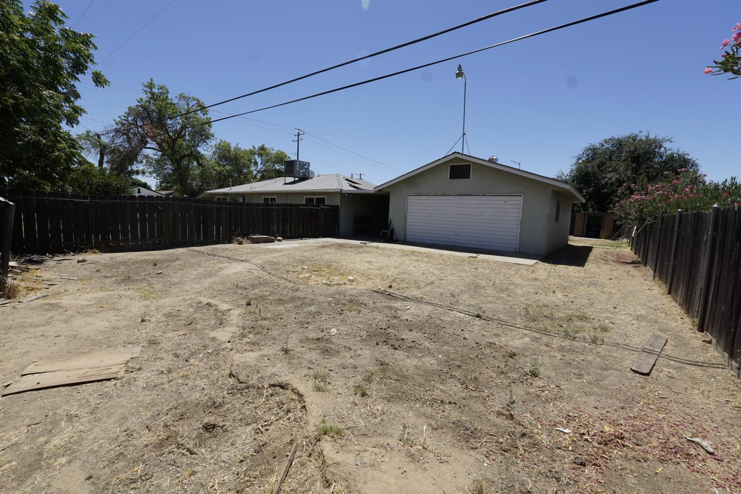 735 765 N Winery Ave, Fresno, CA 93727