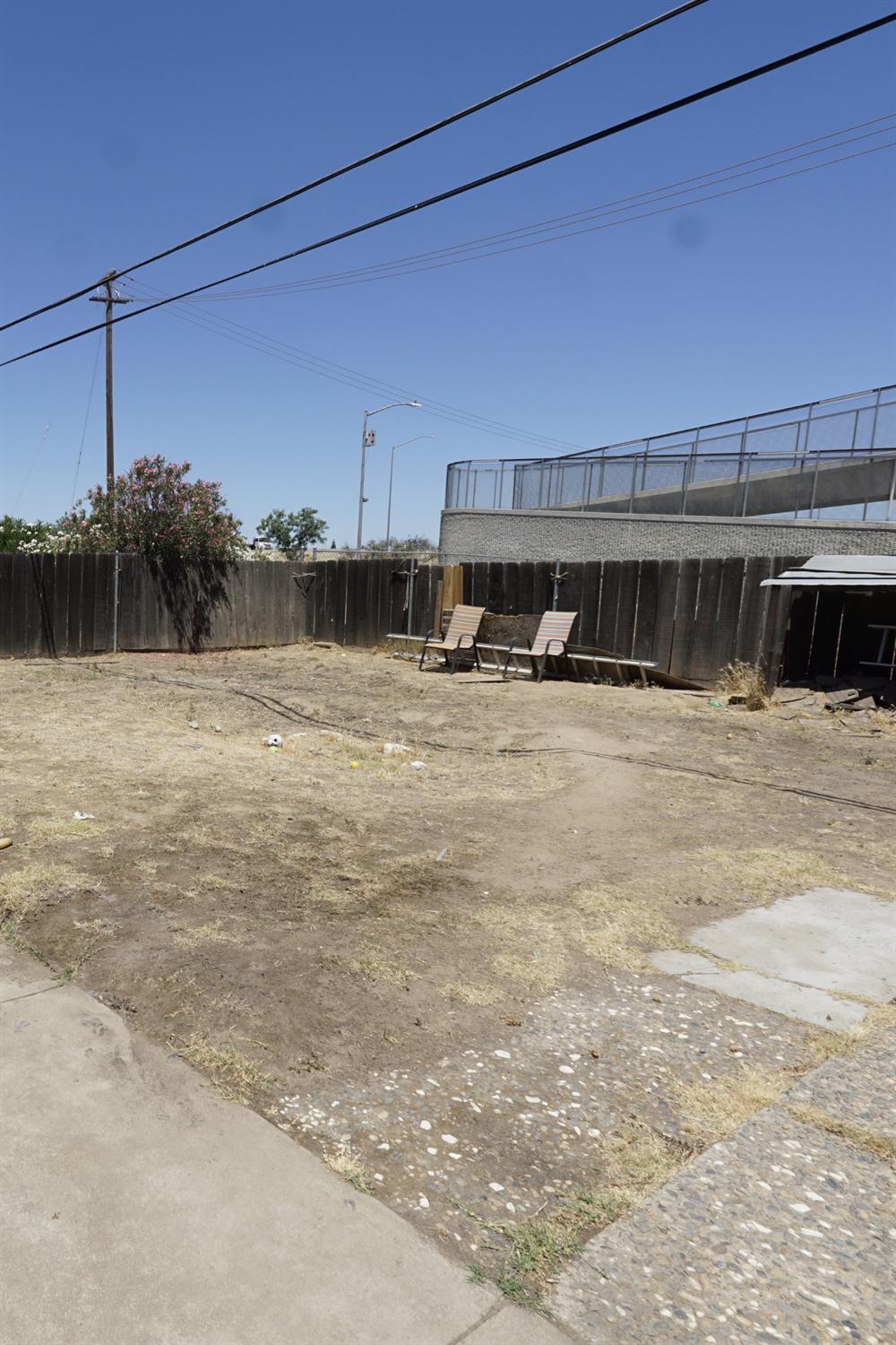 735 765 N Winery Ave, Fresno, CA 93727