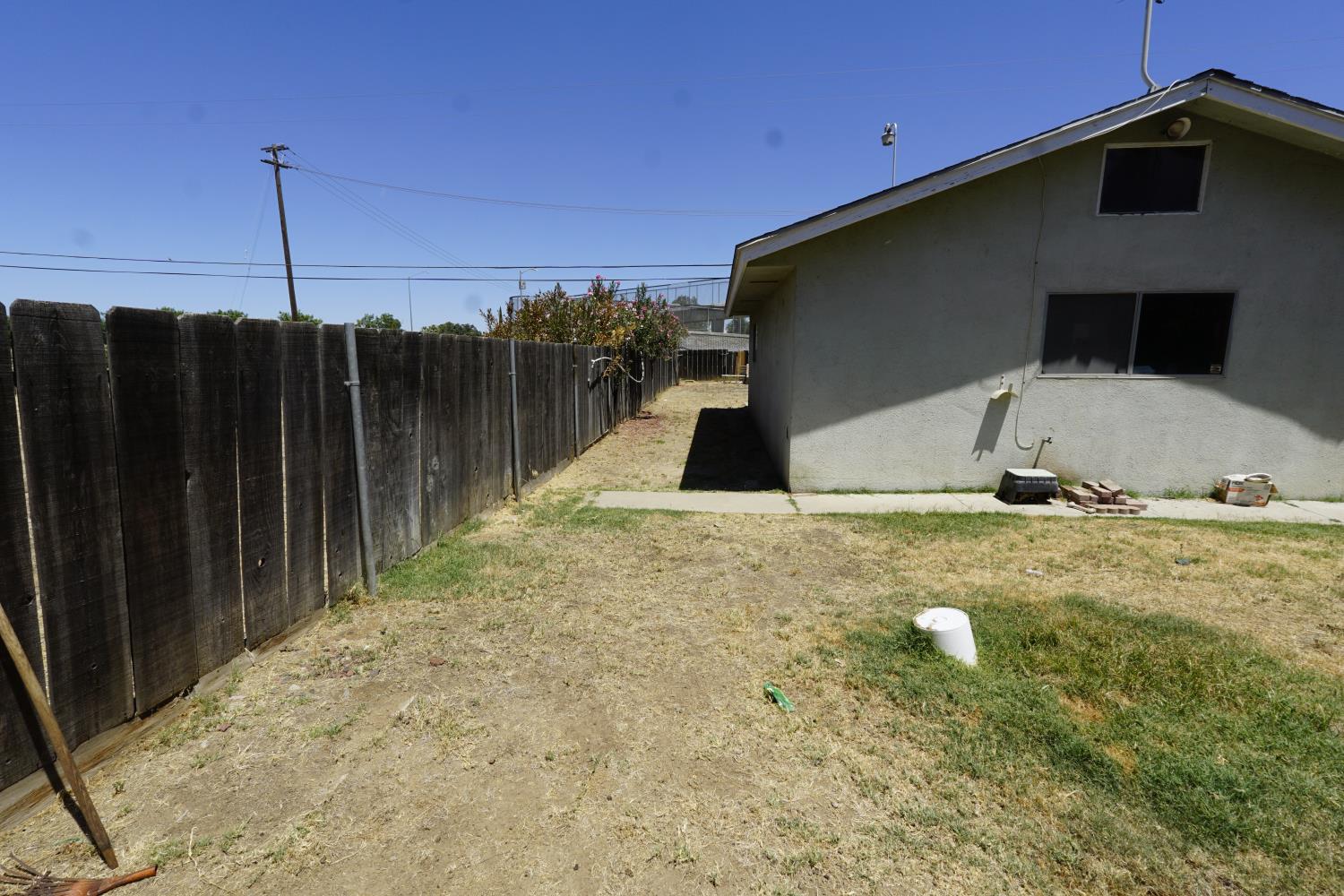 735 765 N Winery Ave, Fresno, CA 93727