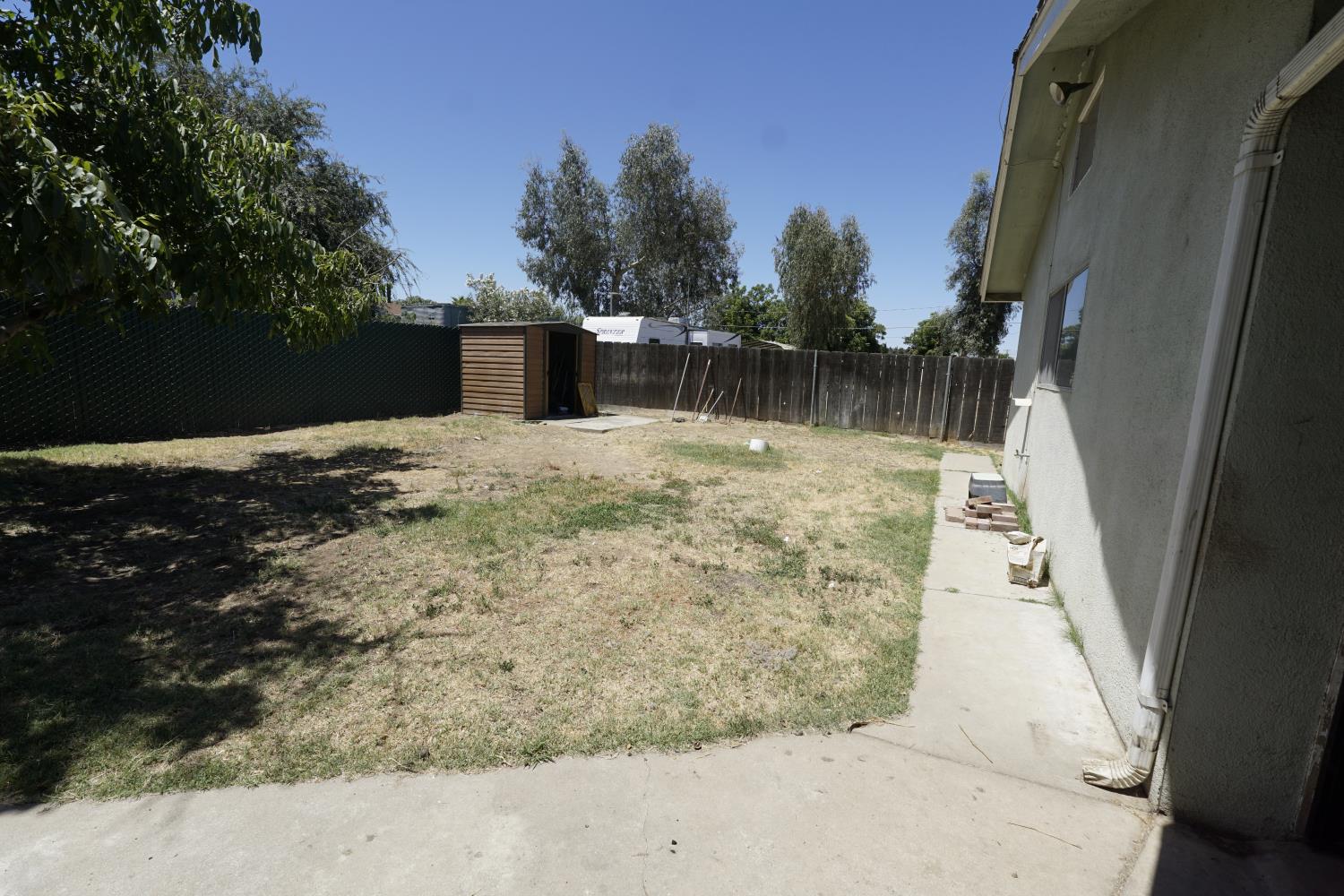 735 765 N Winery Ave, Fresno, CA 93727
