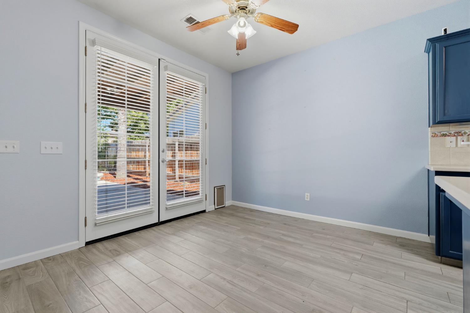 2429 N Oak Grove Ct, Visalia, CA 93291