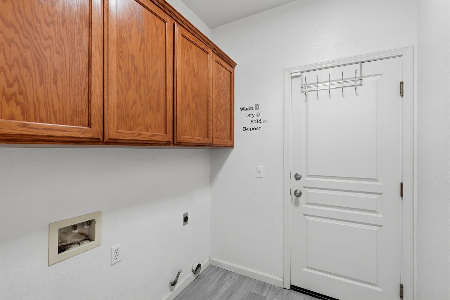 2429 N Oak Grove Ct, Visalia, CA 93291