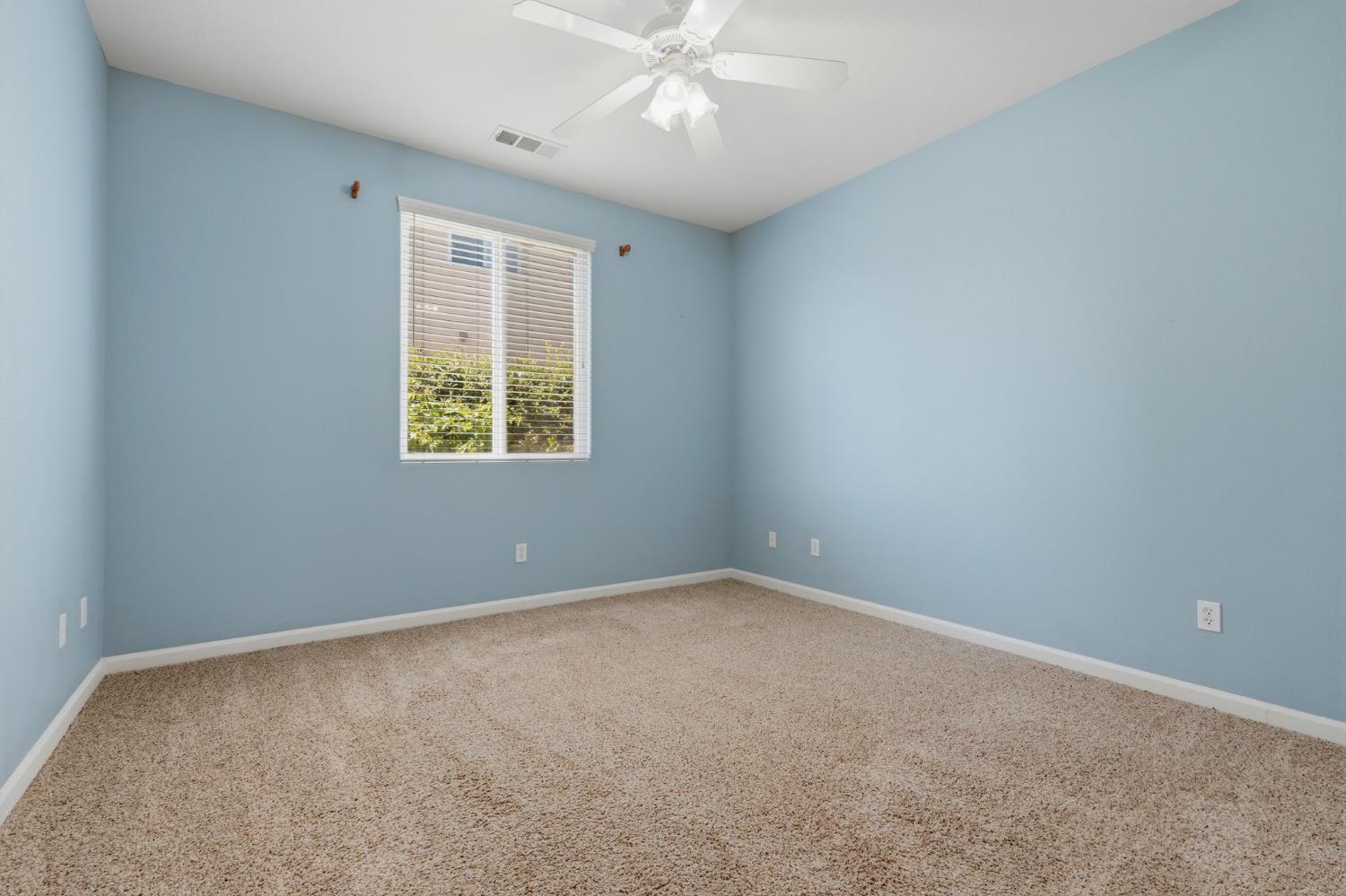 2429 N Oak Grove Ct, Visalia, CA 93291