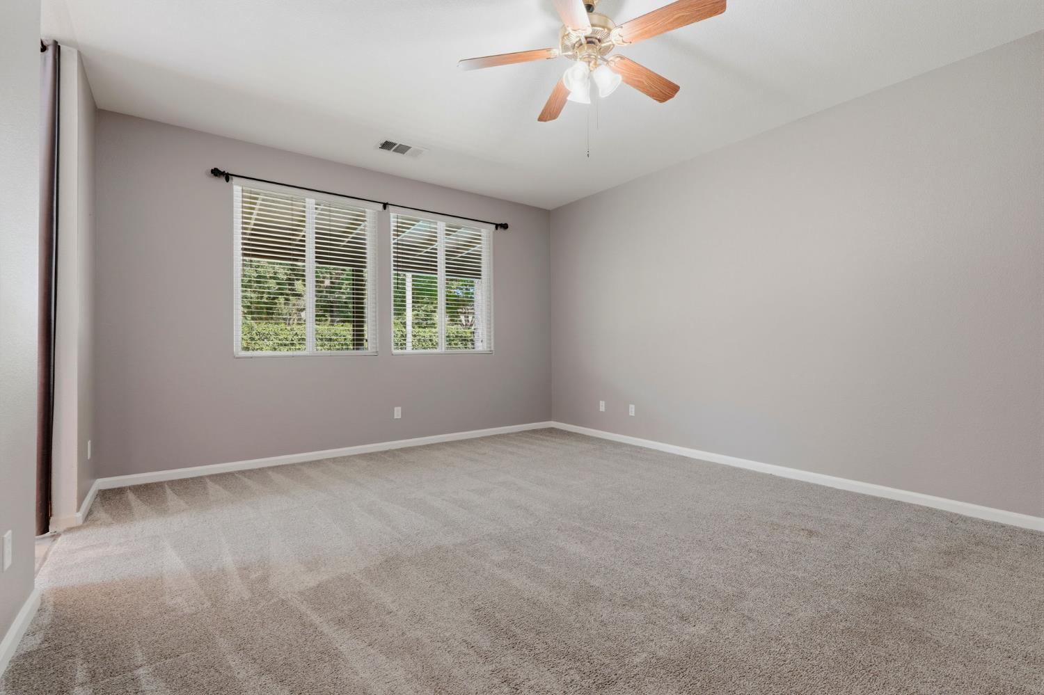 2429 N Oak Grove Ct, Visalia, CA 93291