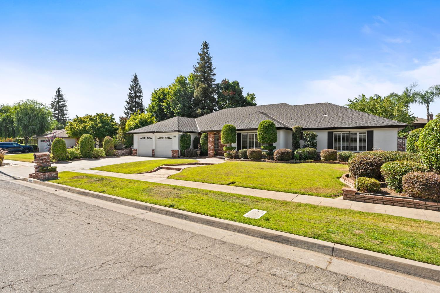 1465 W Magill Ave, Fresno, CA 93711