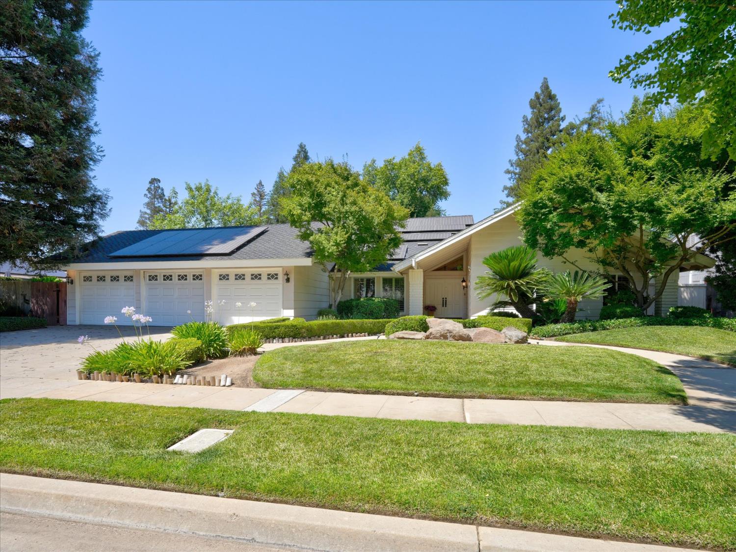280 E Lisa Ave, Fresno, CA 93720