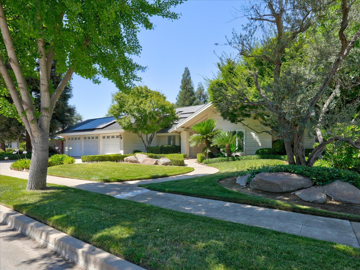 280 E Lisa Ave, Fresno, CA 93720