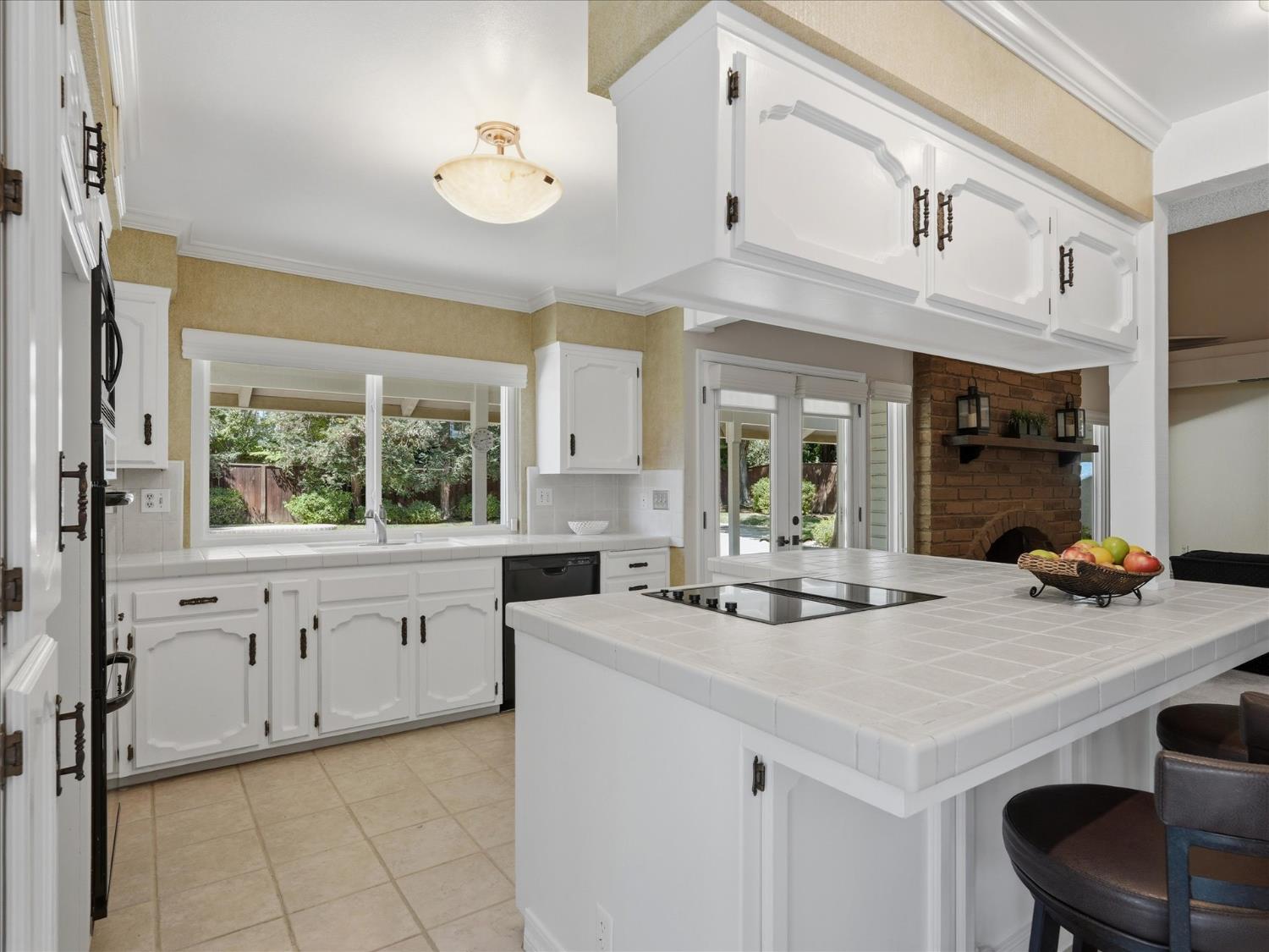 280 E Lisa Ave, Fresno, CA 93720