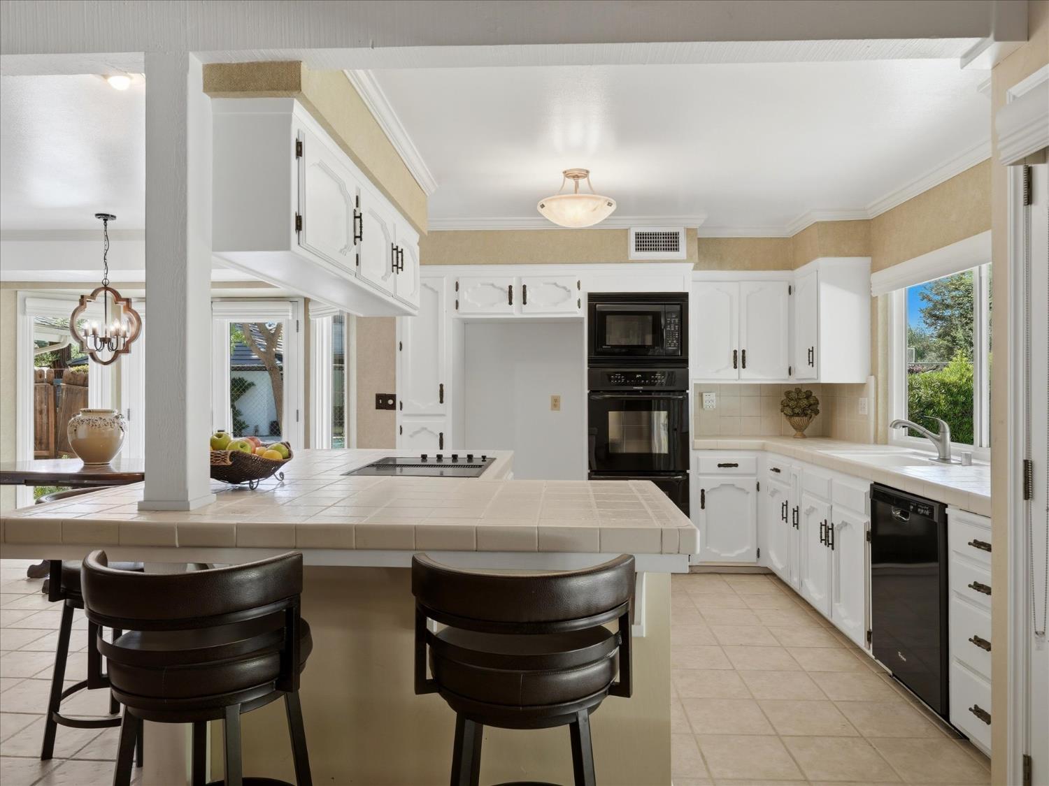 280 E Lisa Ave, Fresno, CA 93720