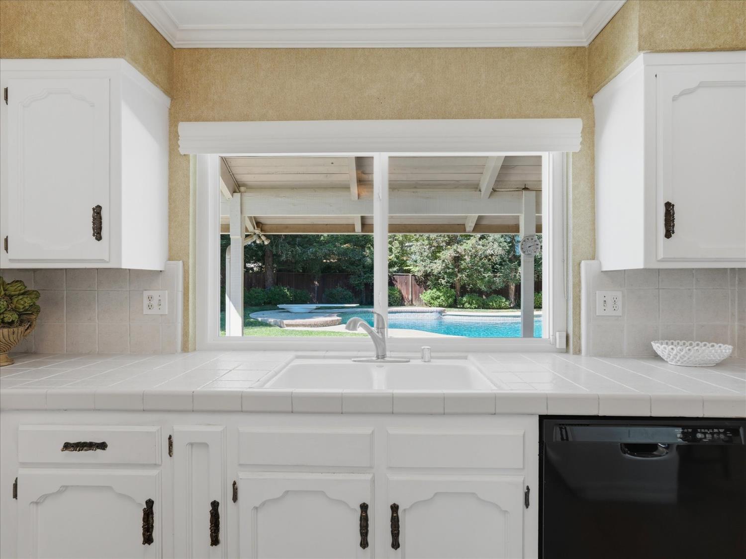 280 E Lisa Ave, Fresno, CA 93720