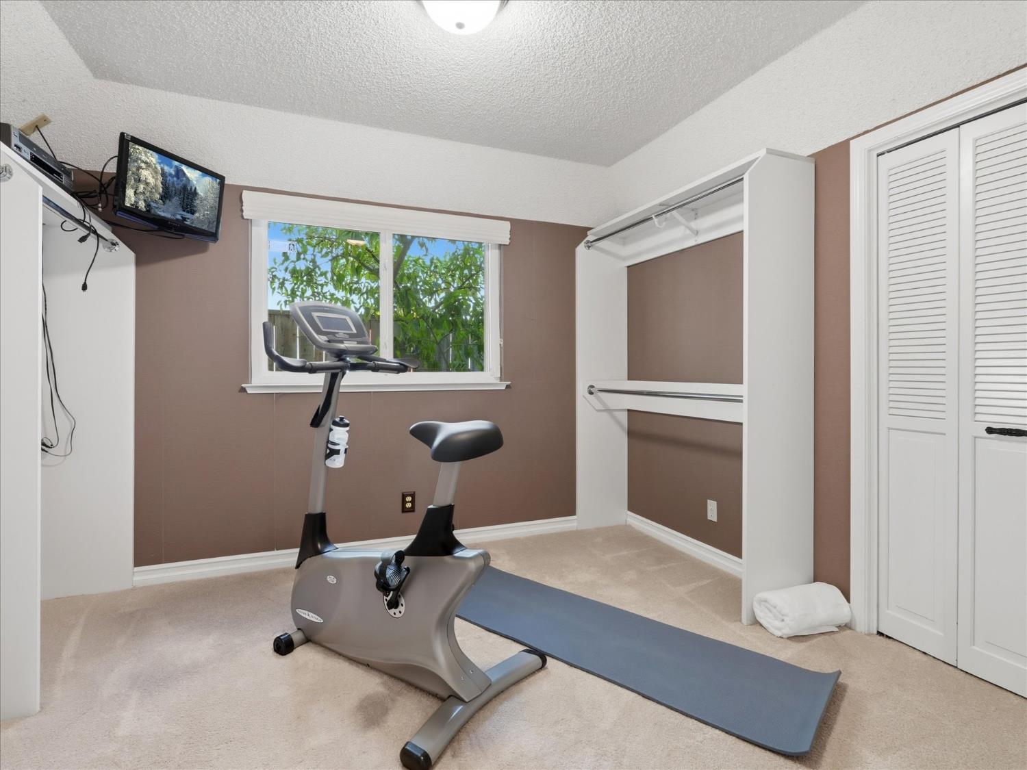 280 E Lisa Ave, Fresno, CA 93720