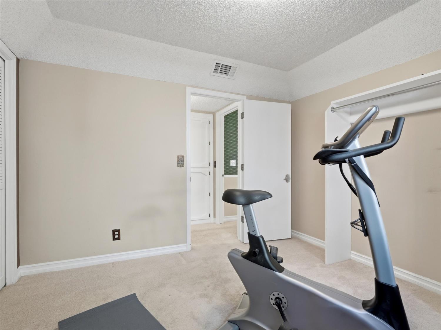280 E Lisa Ave, Fresno, CA 93720