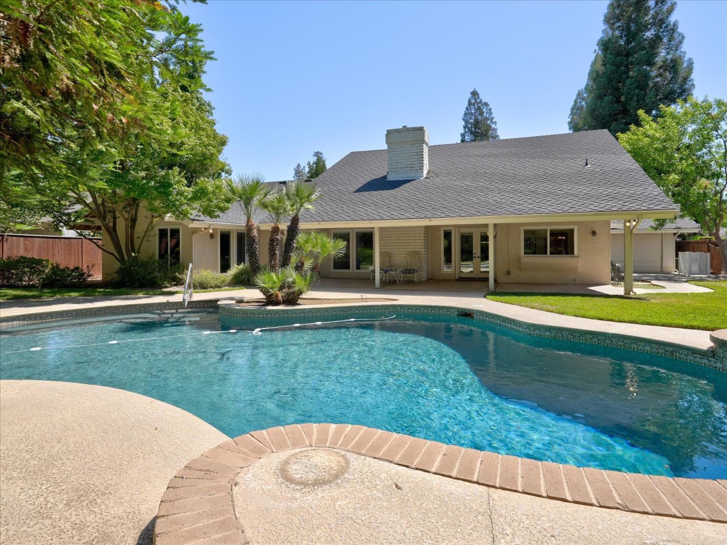 280 E Lisa Ave, Fresno, CA 93720