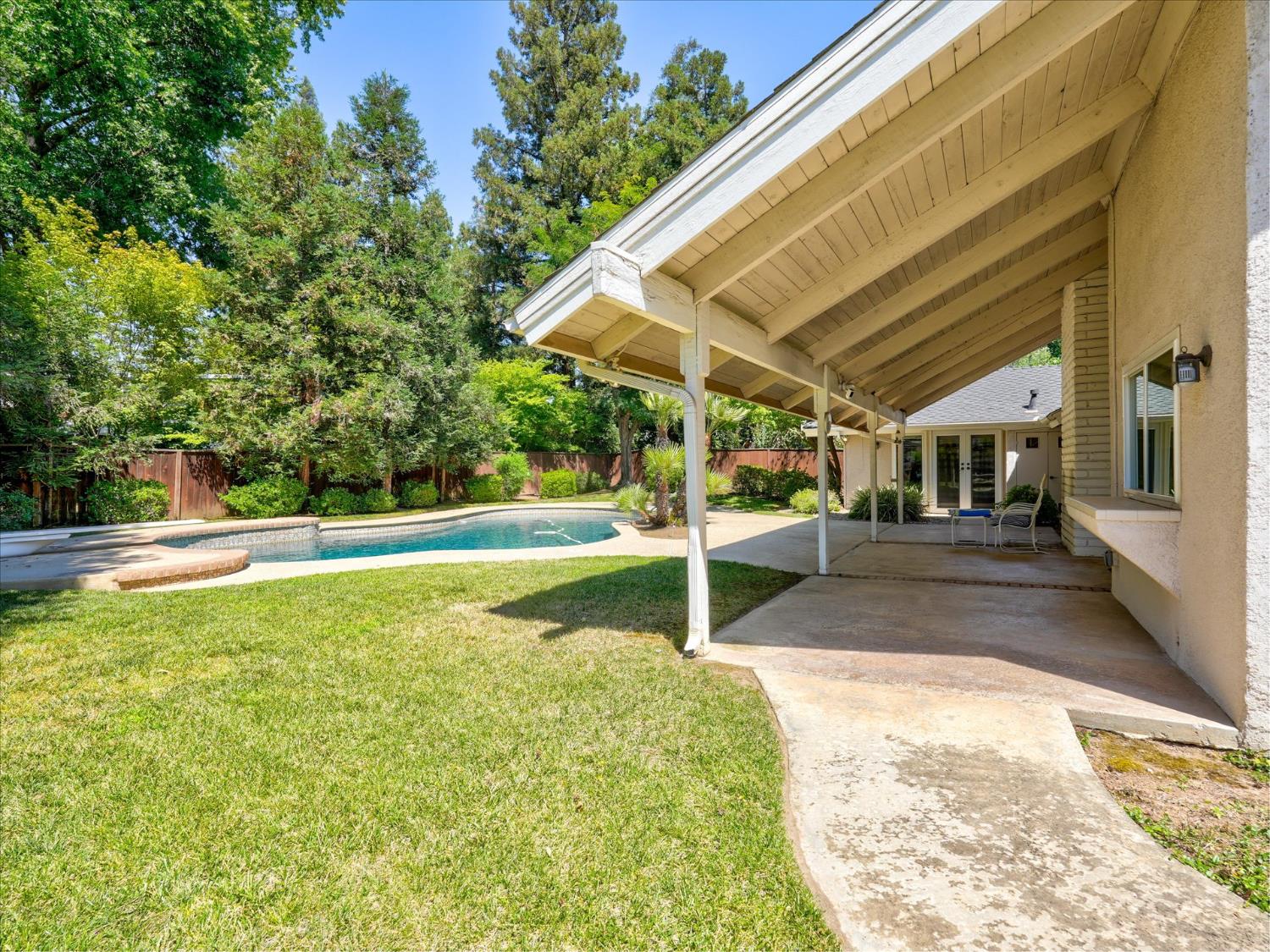 280 E Lisa Ave, Fresno, CA 93720