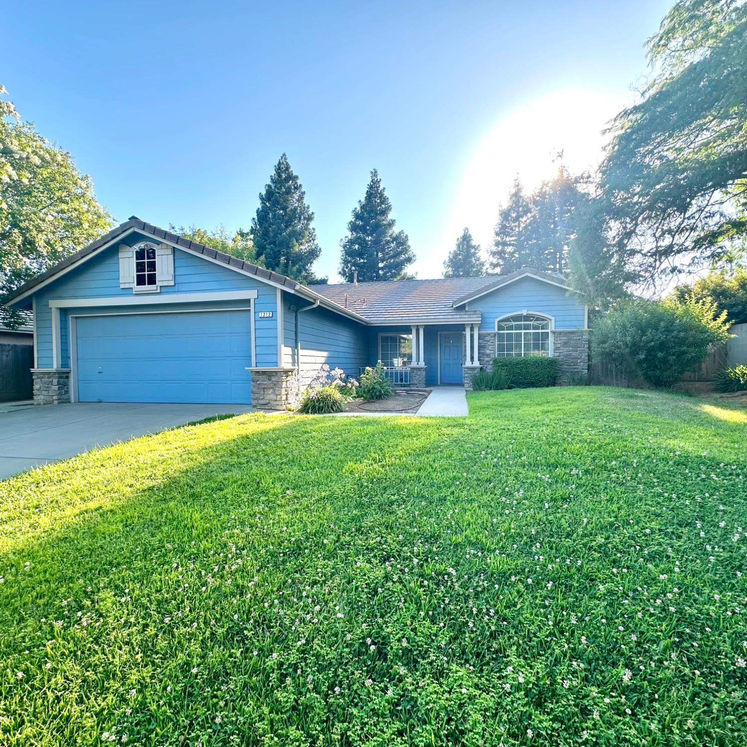 1212 Carson Ave, Clovis, CA 93611