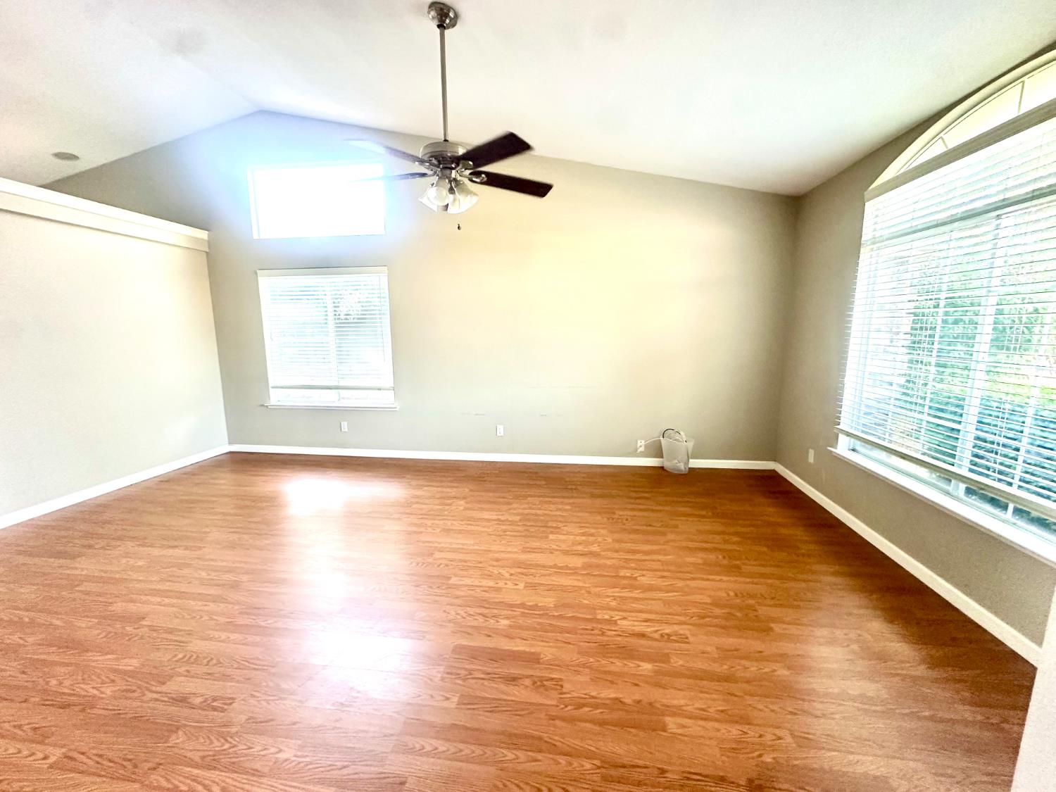 1212 Carson Ave, Clovis, CA 93611