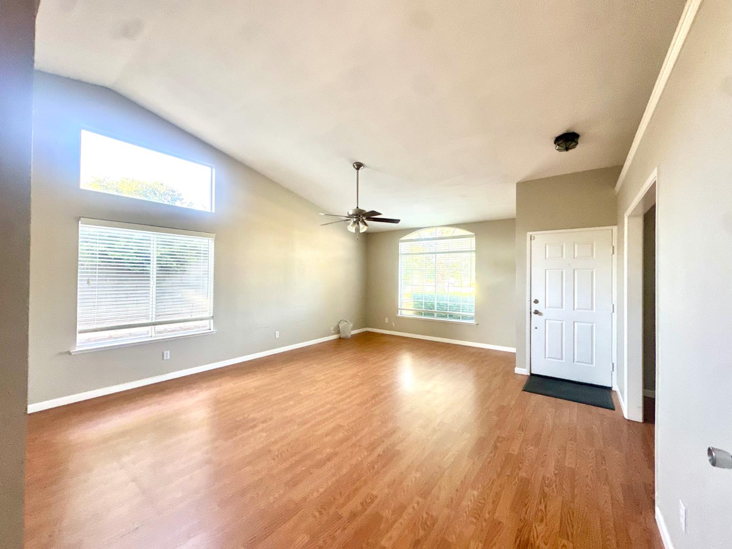1212 Carson Ave, Clovis, CA 93611