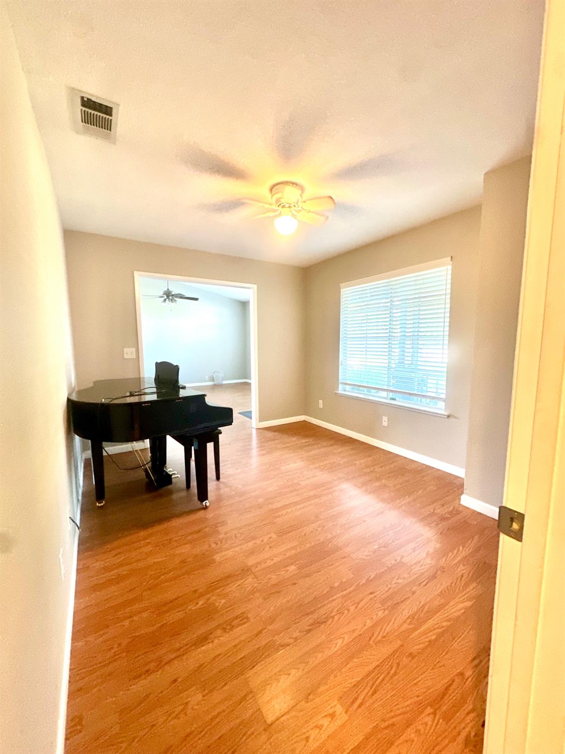 1212 Carson Ave, Clovis, CA 93611