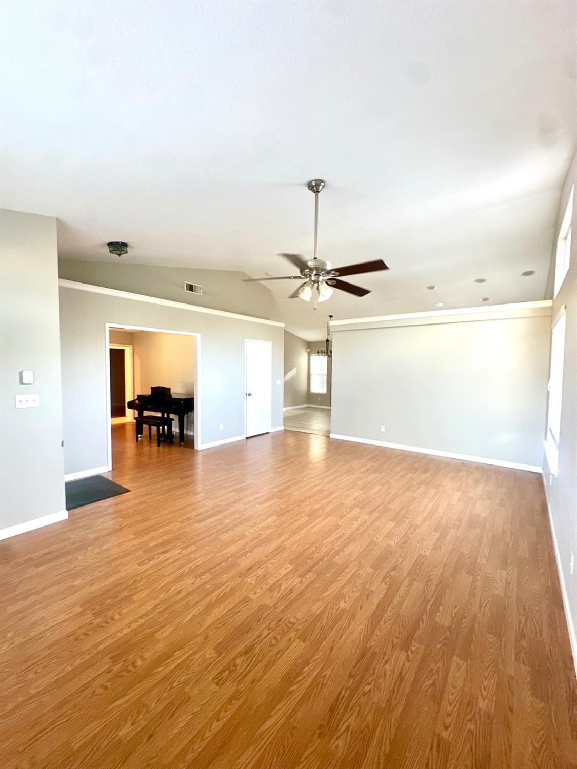 1212 Carson Ave, Clovis, CA 93611