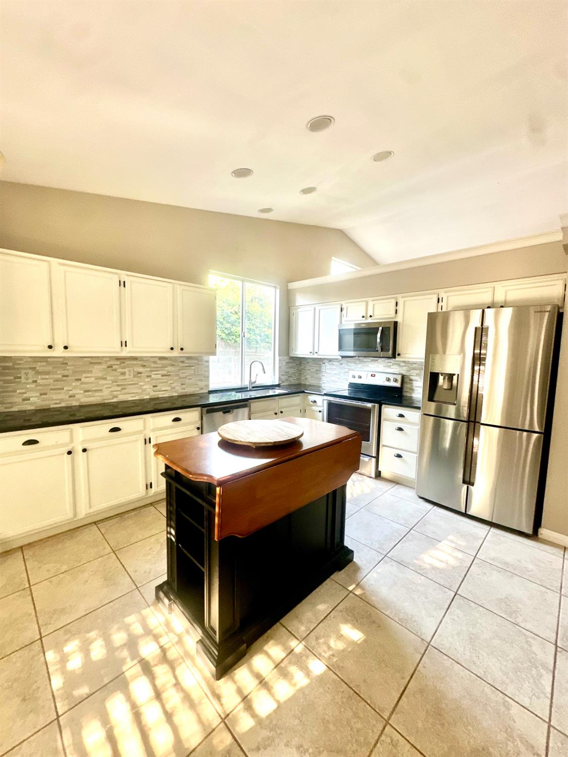 1212 Carson Ave, Clovis, CA 93611